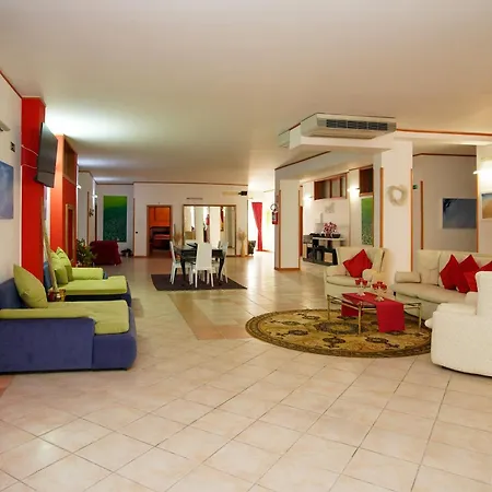 Lupiae Apartahotel *